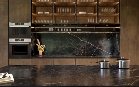 Plaque induction sous plan de travail en marbre Marquina — Cooking Surface intégrée à une cuisine
